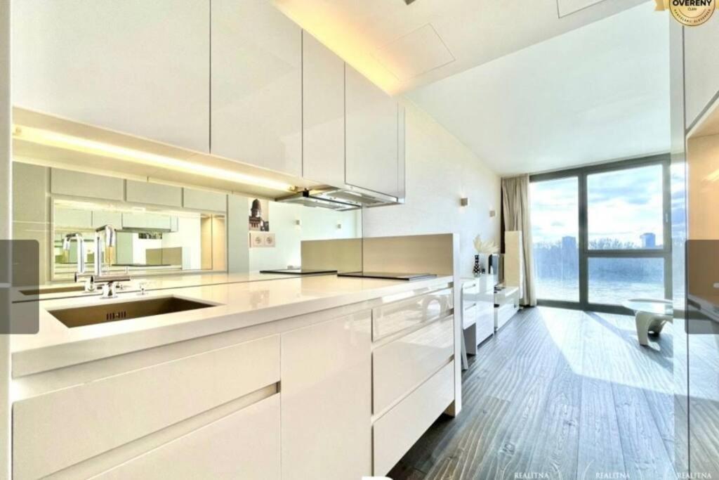 Eurovea Cozy Studio Apartment *