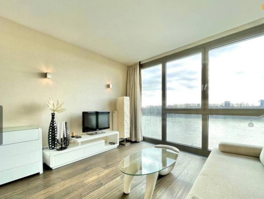 Eurovea Cozy Studio Apartment